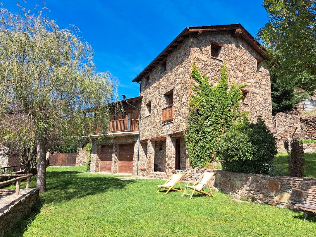 Exterior view of House or chalet to rent in Ger  with Heating, Private garden and Parquet flooring