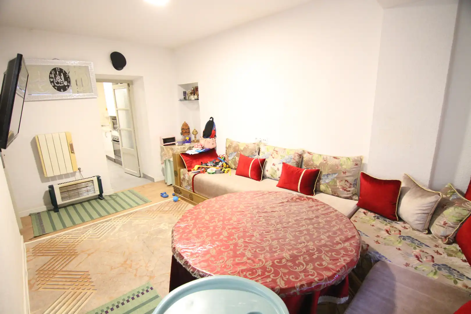 Sala d'estar de Casa o xalet en venda en Olesa de Montserrat amb Parquet, Terrassa i Forn