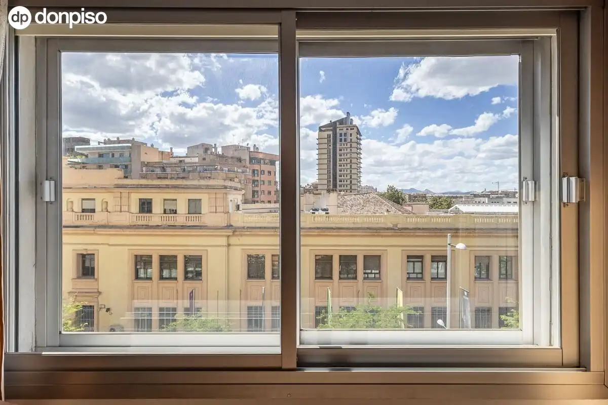 Außenansicht von Wohnung zum Verkauf in Granada mit Klimaanlage, Heizung und Terrasse