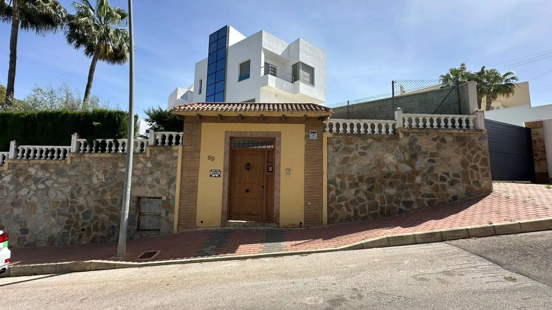 Vista exterior de Casa o chalet en venta en Torrevieja con Calefacción, Jardín privado y Piscina