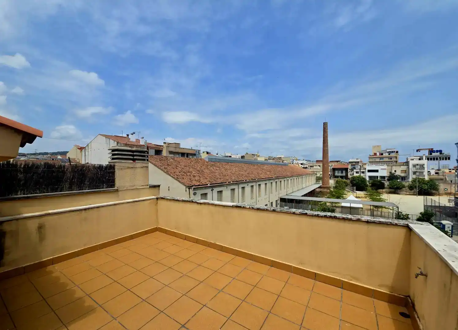 Terrasse von Einfamilien-Reihenhaus zum Verkauf in Mataró mit Klimaanlage und Balkon