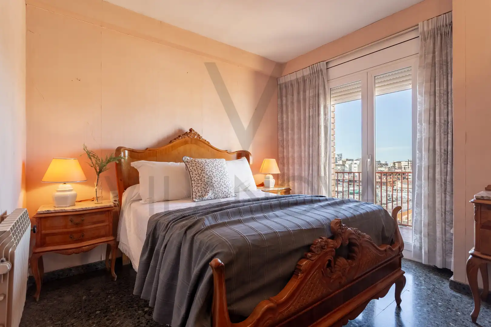 Schlafzimmer von Dachboden zum Verkauf in Reus mit Heizung, Terrasse und Abstellraum