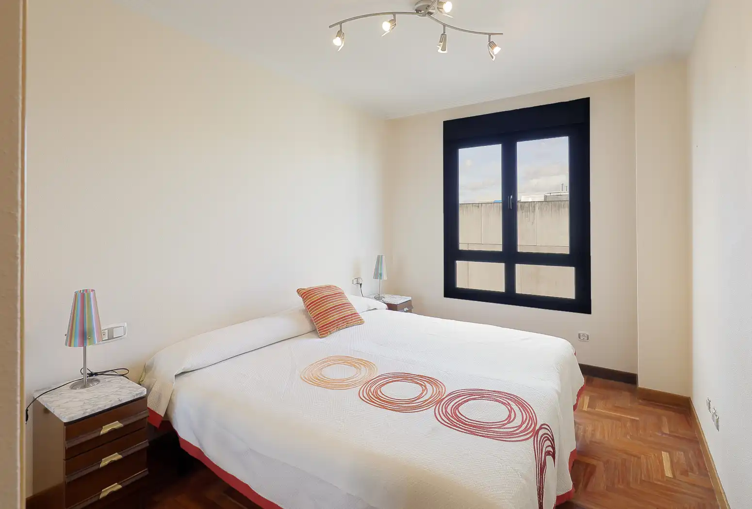 Habitación de Piso en venta en Gijón  con Calefacción, Parquet y Trastero