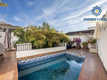 Casa con balcone in vendita a Calle PERNALEROS BAJO
