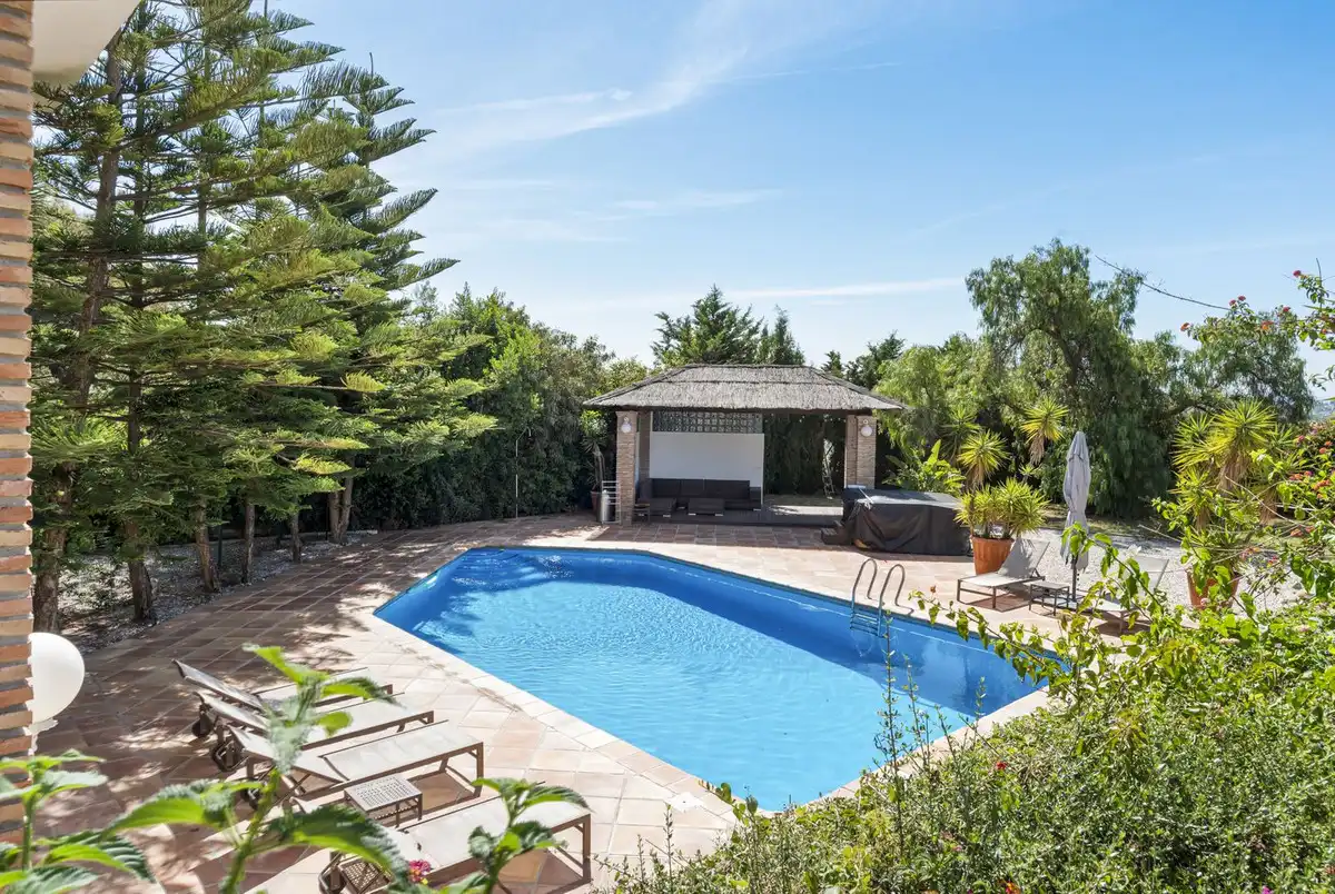 Piscina de Casa o xalet en venda en Benahavís amb Aire condicionat, Jardí privat i Terrassa