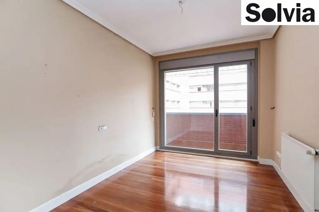 Piso con ascensor en venta en Espinosa Orive Doktorearen Kalea 9, imagen 11