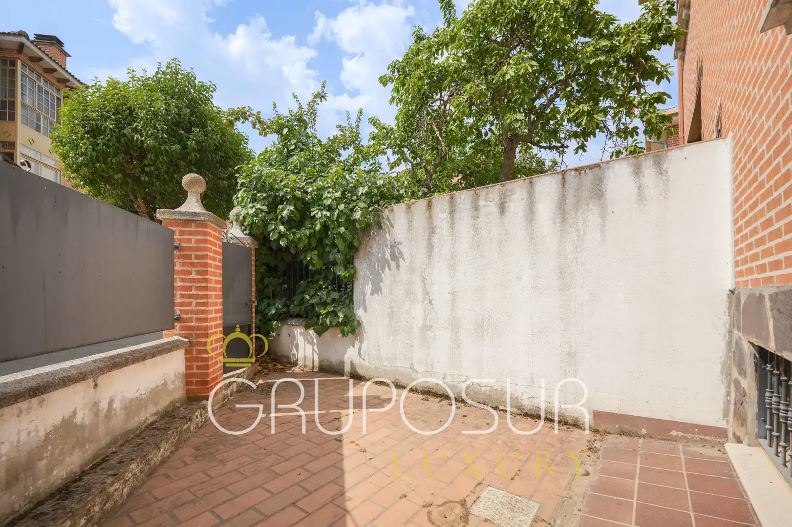 Jardí de Casa adosada en venda en Laguna de Duero amb Calefacció, Jardí privat i Parquet