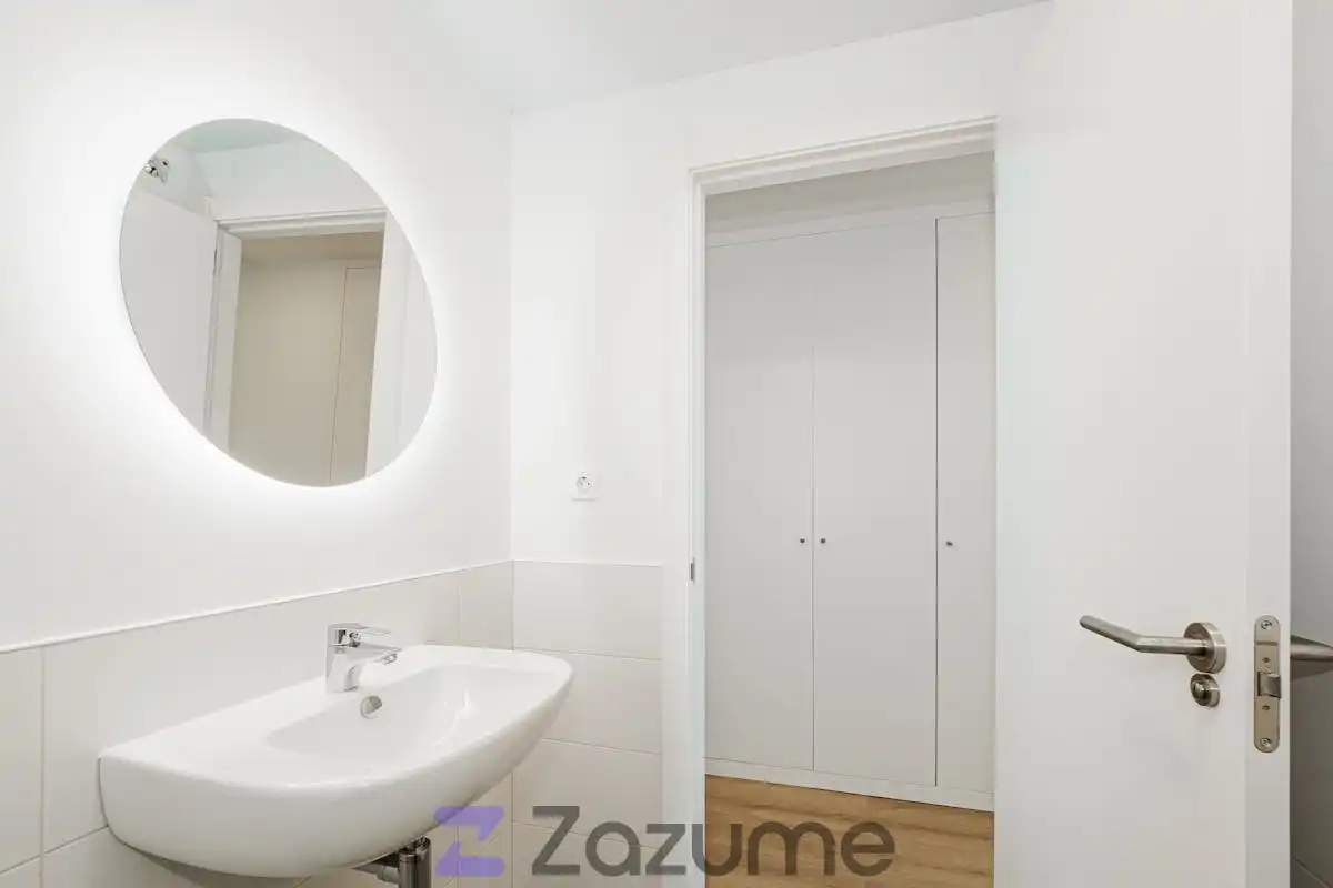 Badezimmer von Wohnung zur Miete in Dos Hermanas mit Klimaanlage, Heizung und Privatgarten