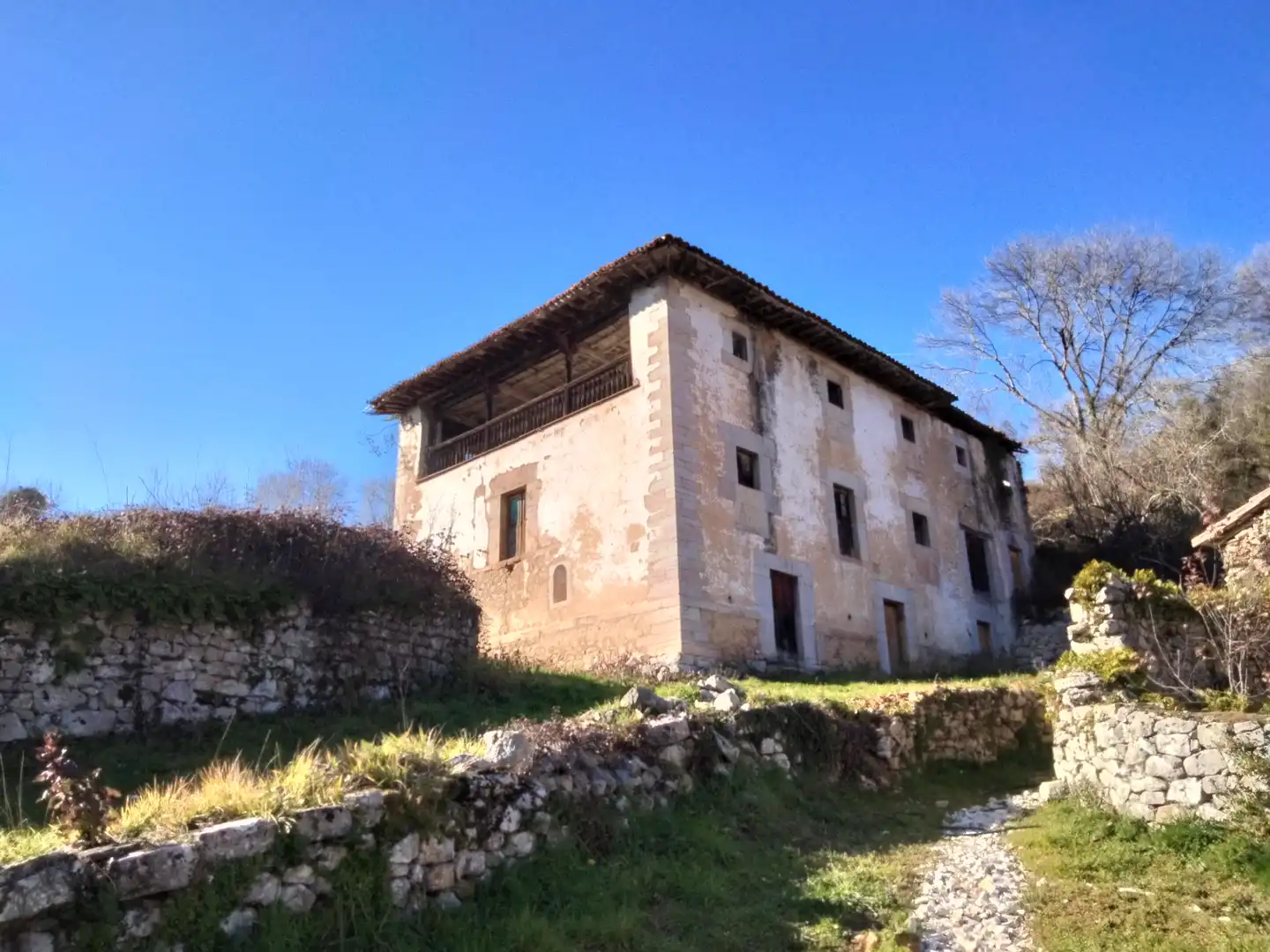 Gebäude zum Verkauf in Lugar Villar, Onís