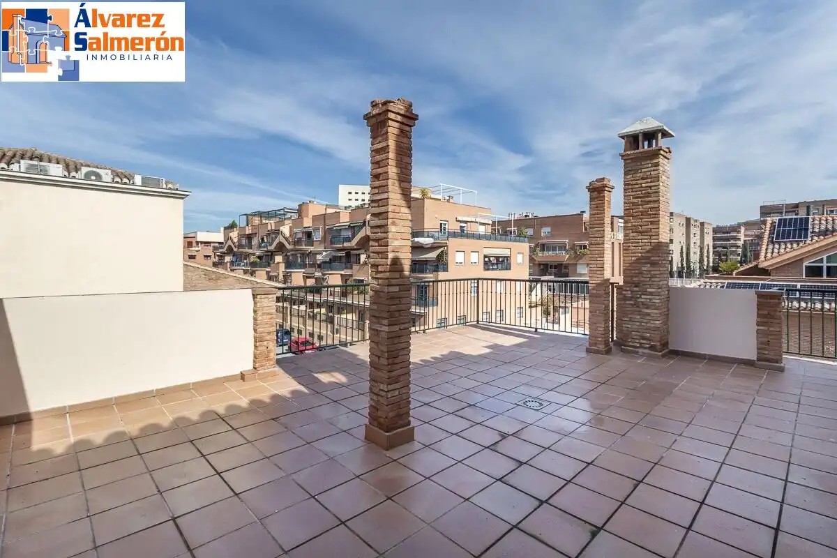 Terrasse von Einfamilien-Reihenhaus zum Verkauf in Granada mit Privatgarten, Terrasse und Schwimmbad