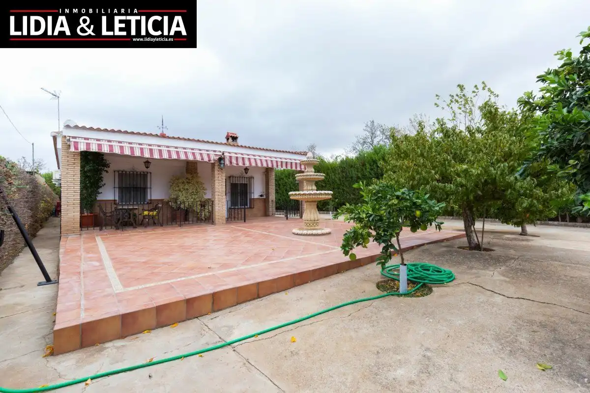 Vista exterior de Casa o chalet en venta en Alcalá de Guadaira con Aire acondicionado, Calefacción y Jardín privado