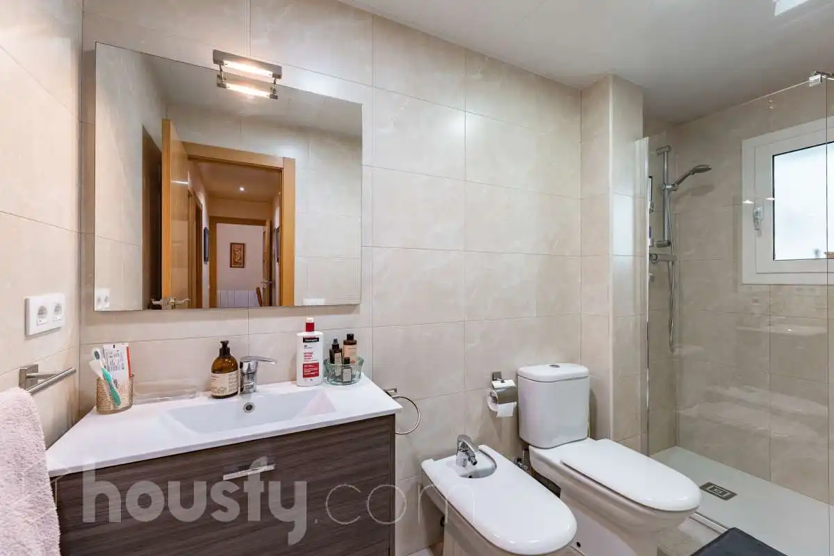 Baño de Piso en venta en Sant Boi de Llobregat con Calefacción, Amueblado y Balcón