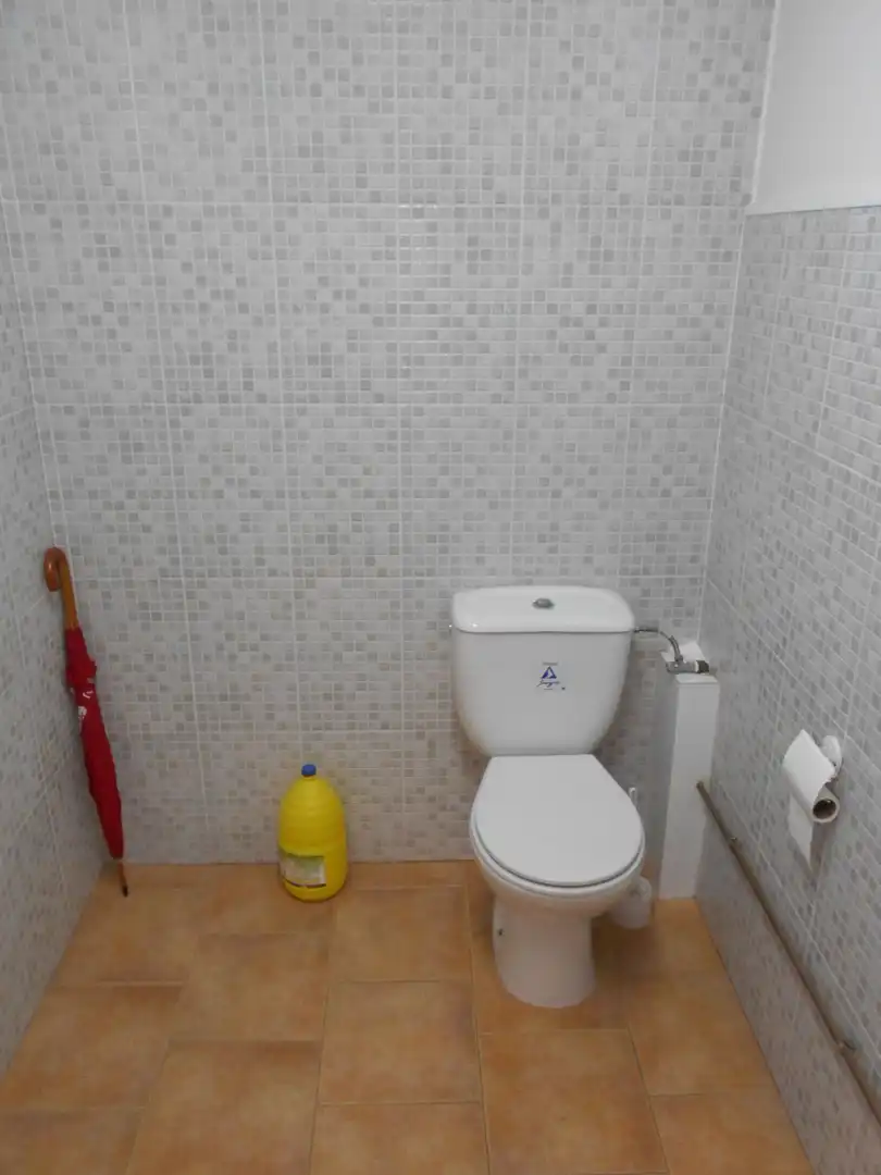 Badezimmer von Fabrikhallen zum Verkauf in Ciudad Real