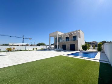Casa con piscina en venta en San Fulgencio