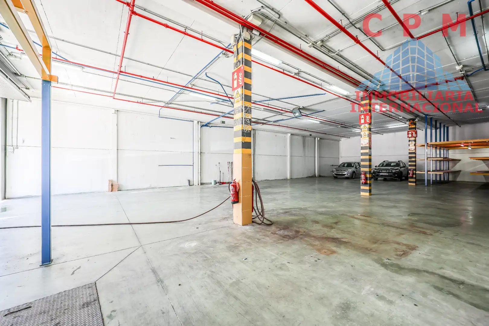 Parkplatz von Fabrikhallen zur Miete in Leganés mit Heizung und Alarm