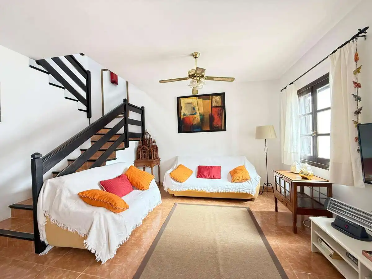 Sala d'estar de Casa o xalet en venda en Teguise amb Jardí privat, Terrassa i Moblat