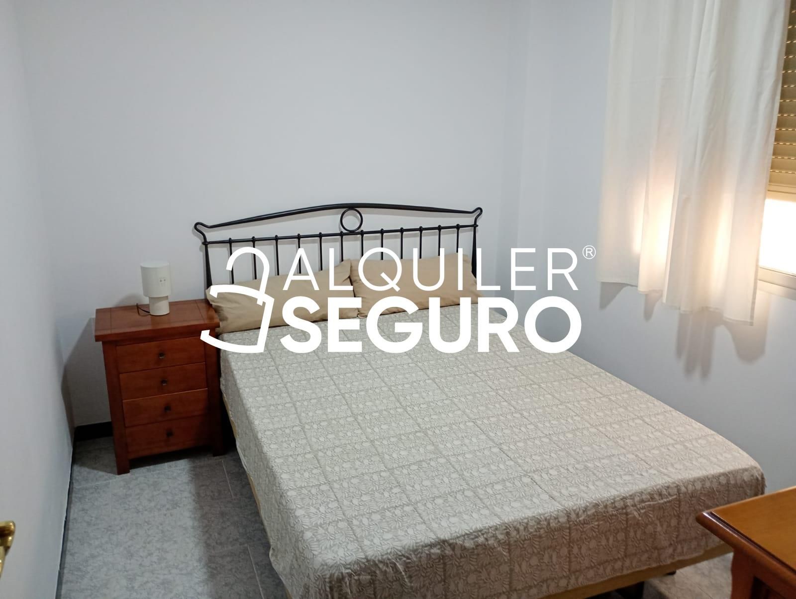 Dormitori de Pis de lloguer en Málaga Capital amb Terrassa i Moblat