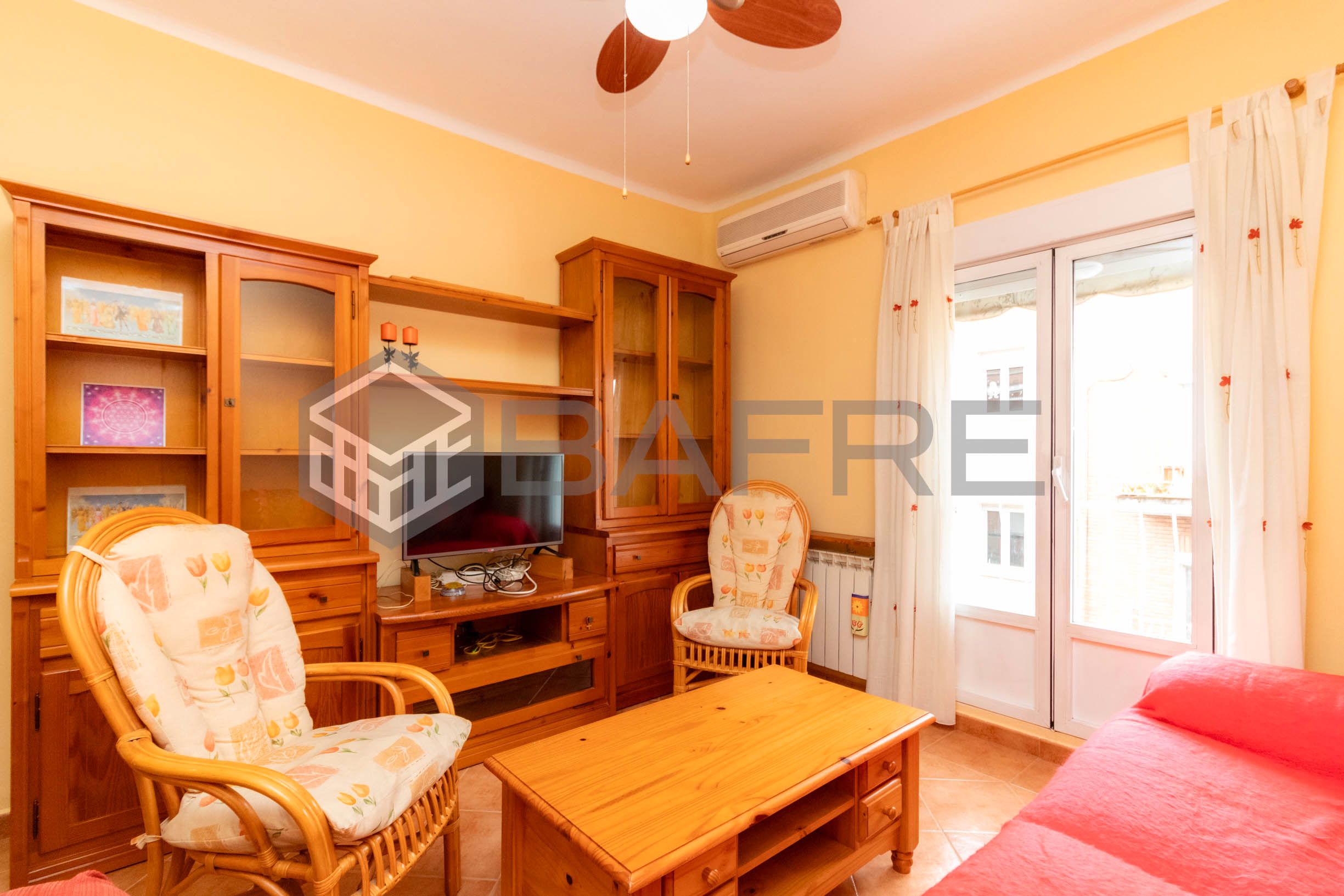 Sala d'estar de Pis de lloguer en  Madrid Capital amb Balcó