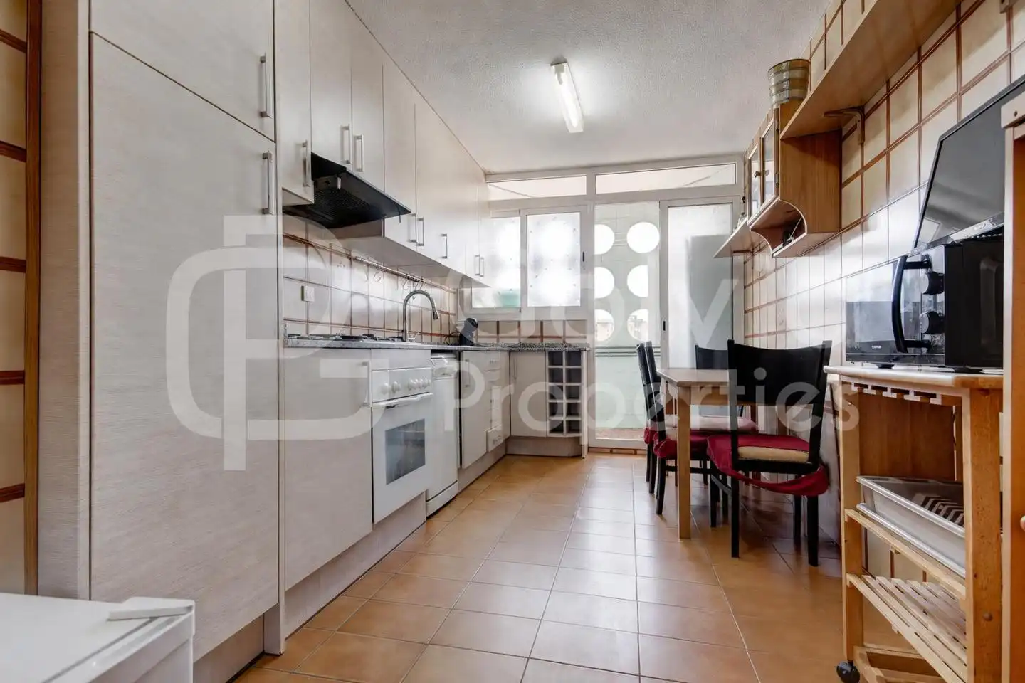 Kitchen of Flat for sale in L'Hospitalet de Llobregat  with Parquet flooring and Balcony