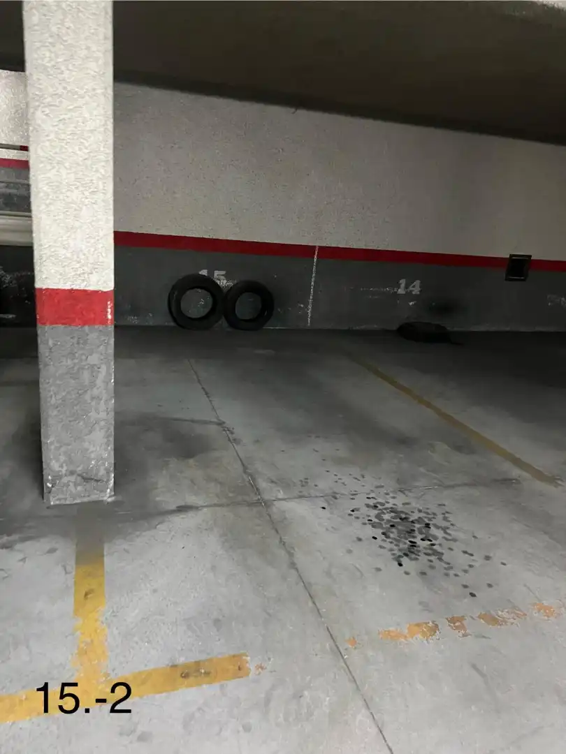 Parkplatz von Garage zum Verkauf in Nava