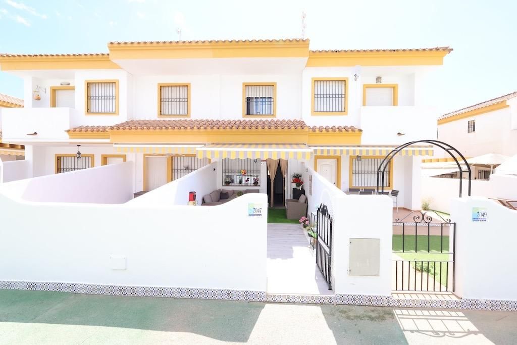 Exterior view of Duplex for sale in Pilar de la Horadada  with Air Conditioner, Terrace and Swimming Pool