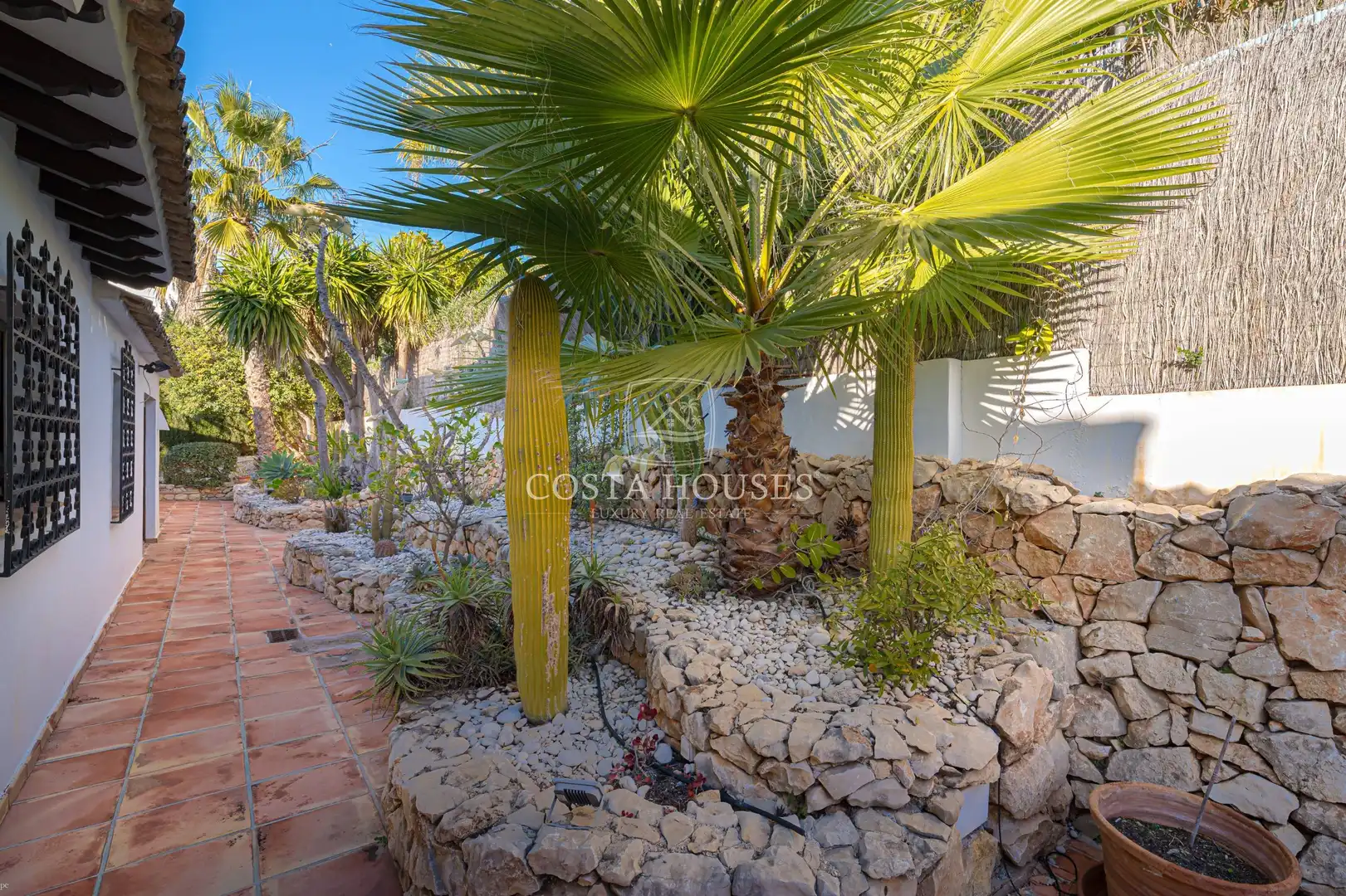 Vista exterior de Casa o xalet en venda en Moraira amb Aire condicionat, Calefacció i Jardí privat