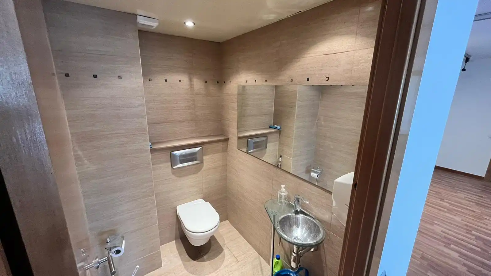 Baño de Oficina de alquiler en Barcelona