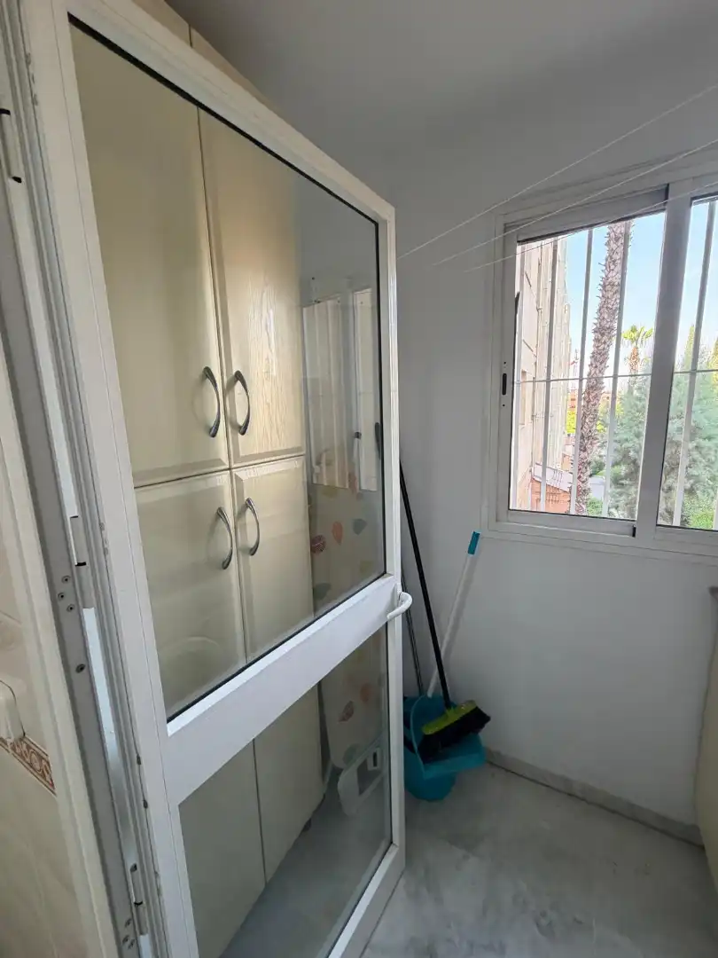 Dormitori de Apartament de lloguer en Dos Hermanas amb Aire condicionat, Moblat i Rentadora