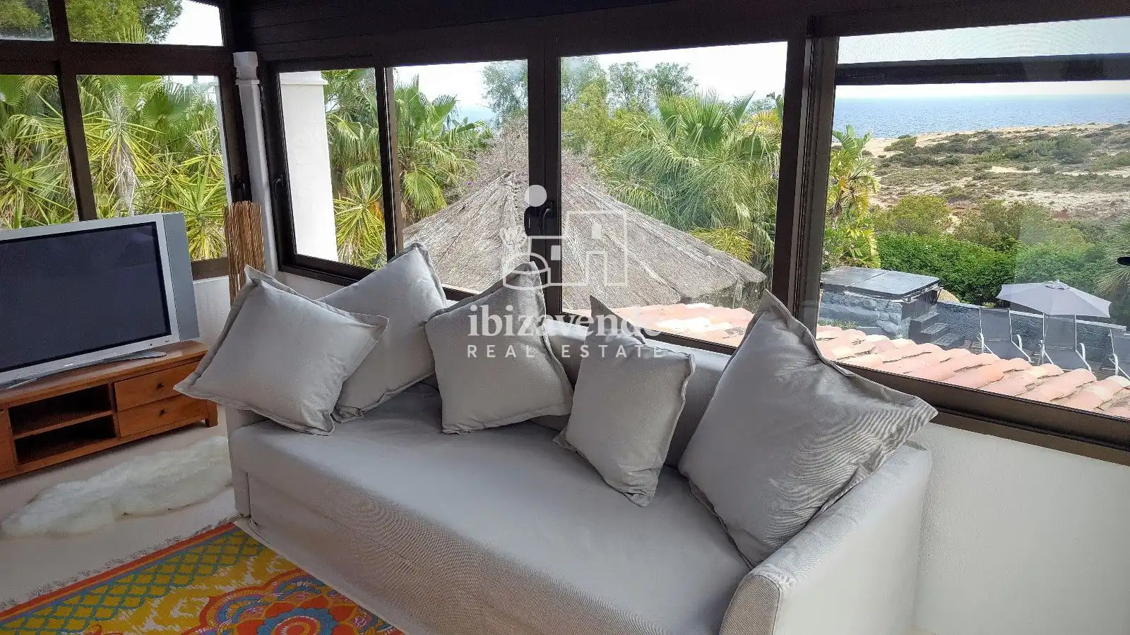 Living room of Houses for sale in Santa Eulària des Riu  with Air Conditioner, Private garden and Terrace