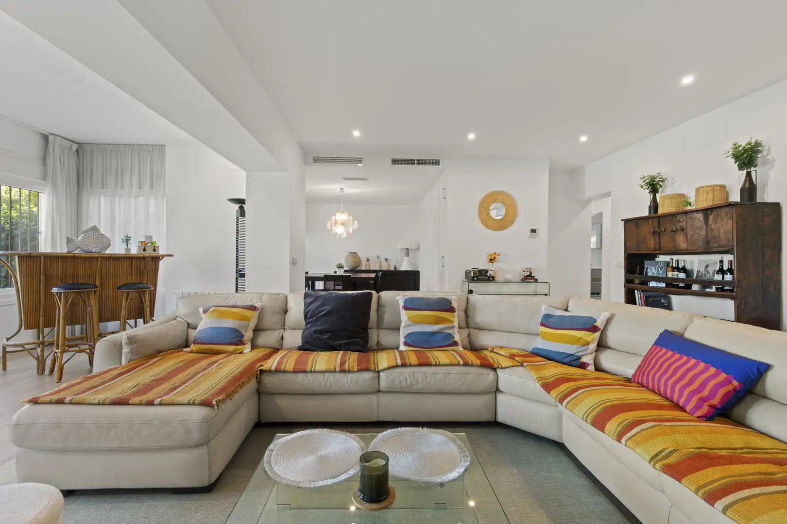 Sala de estar de Casa o chalet en venta en Marbella con Aire acondicionado, Calefacción y Jardín privado