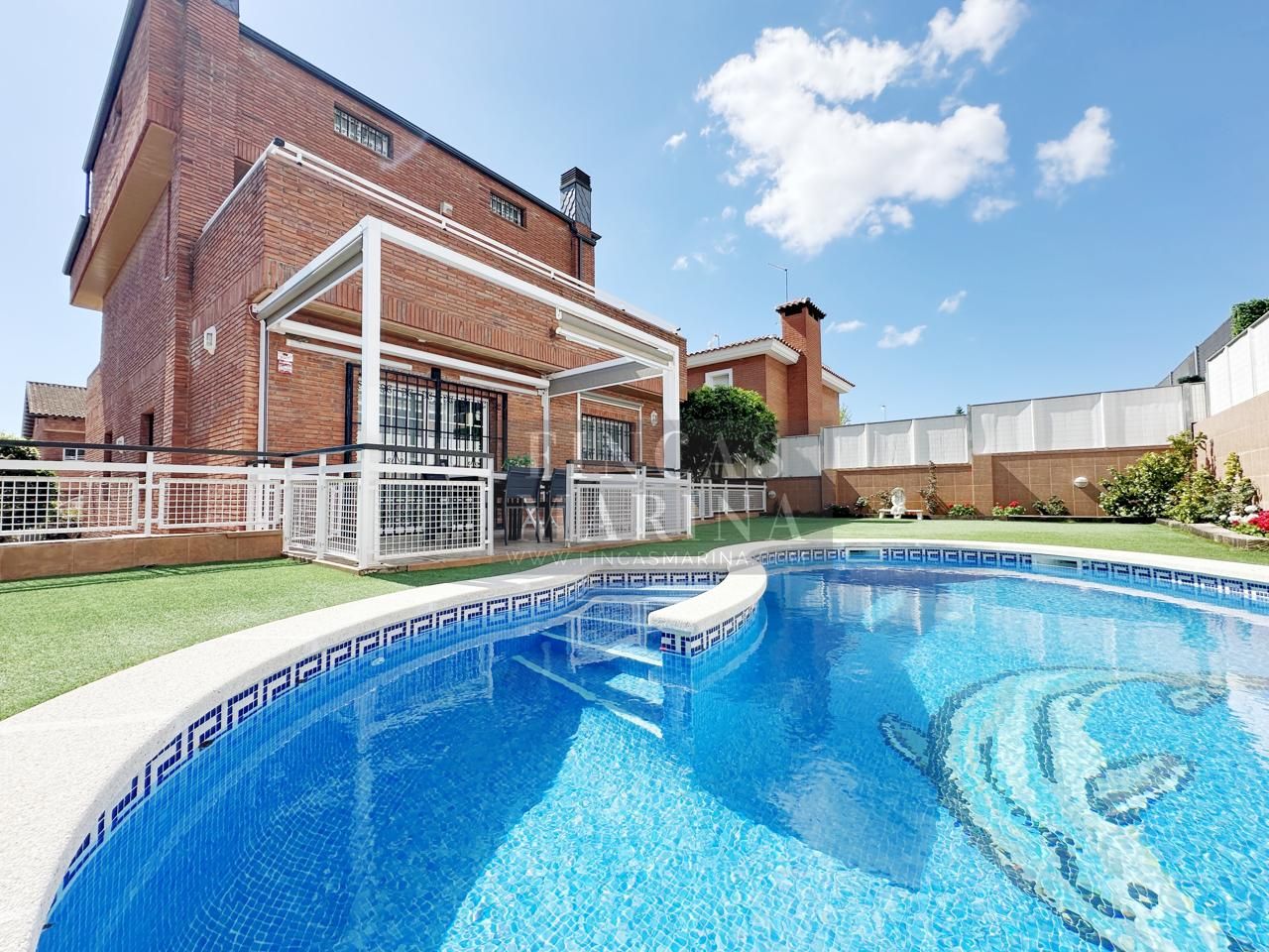 Piscina de Casa o xalet en venda en Viladecans amb Aire condicionat, Calefacció i Jardí privat