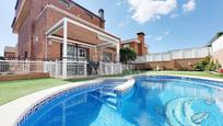 Piscina de Casa o xalet en venda en Viladecans amb Aire condicionat, Calefacció i Jardí privat
