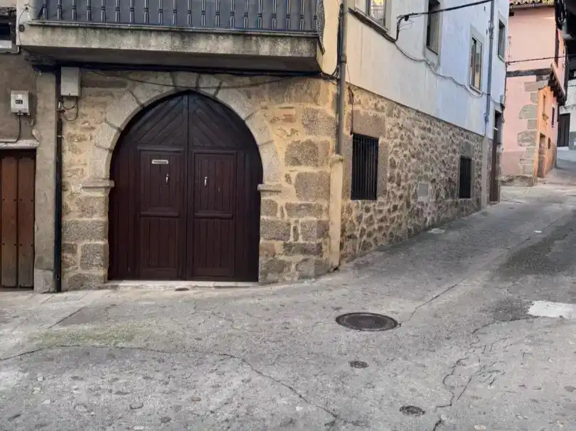 Vista exterior de Pis en venda en Garganta la Olla amb Traster, Moblat i Balcó