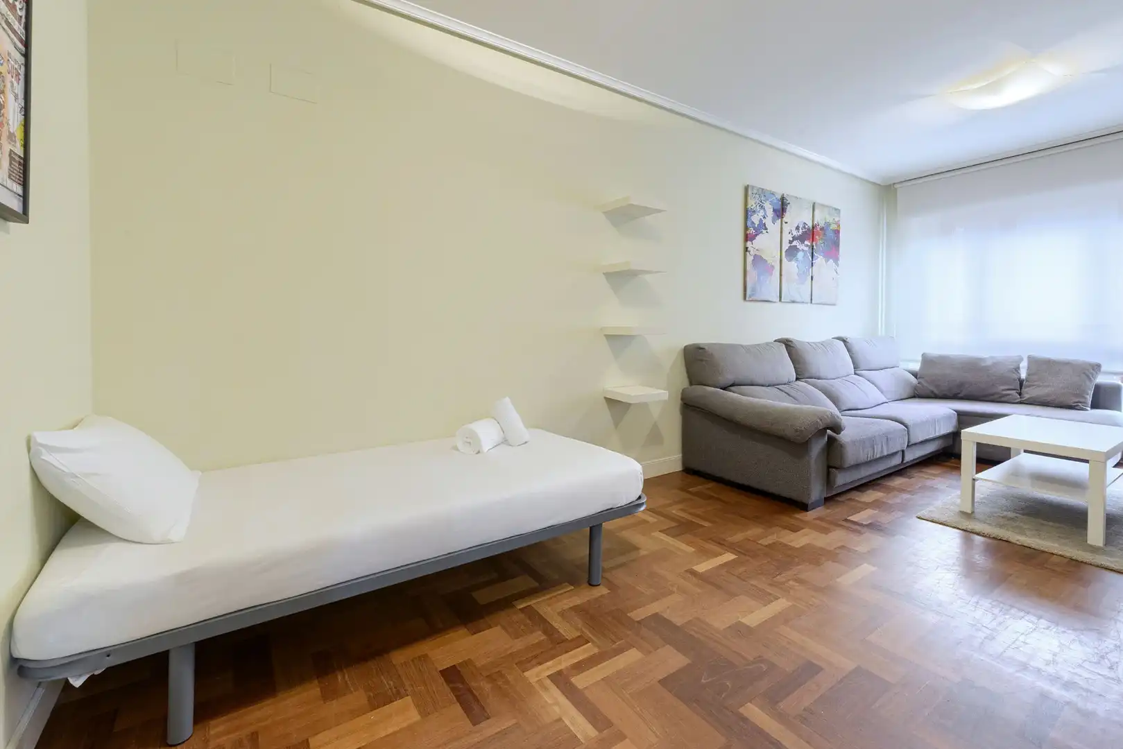 Living room of Flat for rent in Bilbao   with Heating, Furnished and Oven
