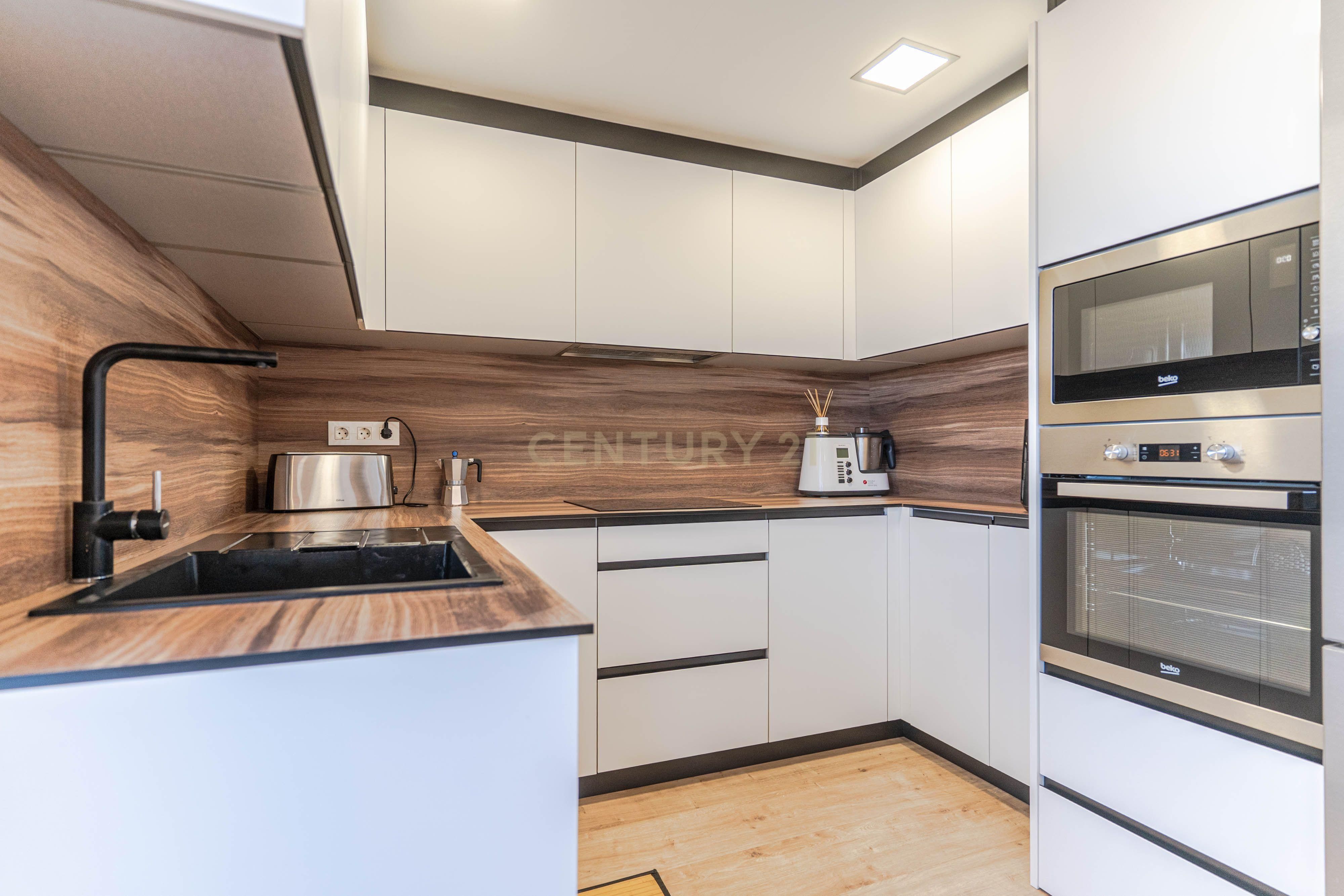 Kitchen of Flat for sale in  Granada Capital