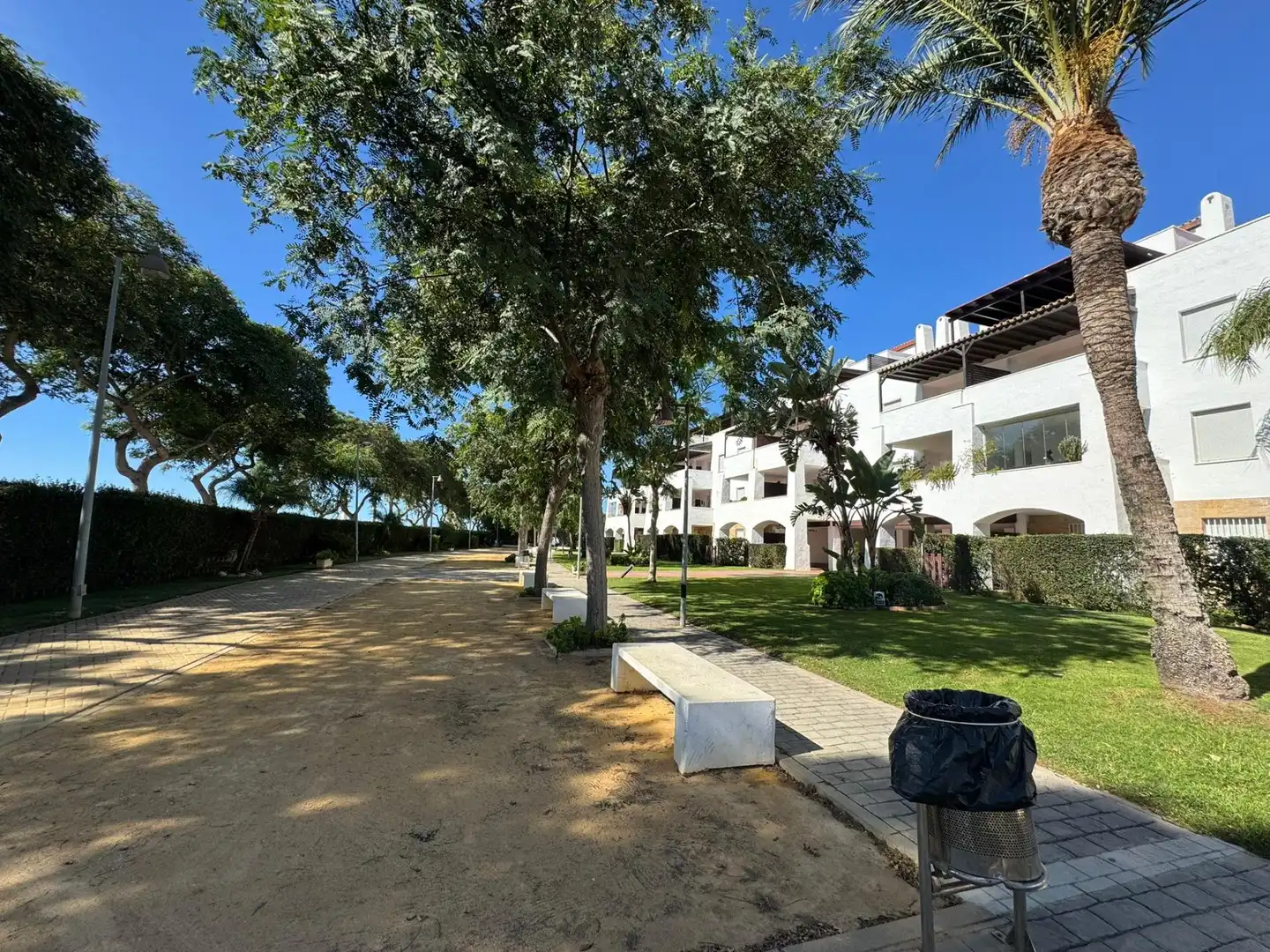 Vista exterior de Apartamento en venta en Rota con Terraza y Piscina comunitaria