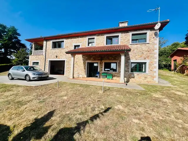 Vista exterior de Casa o chalet en venta en Carral con Calefacción, Jardín privado y Parquet