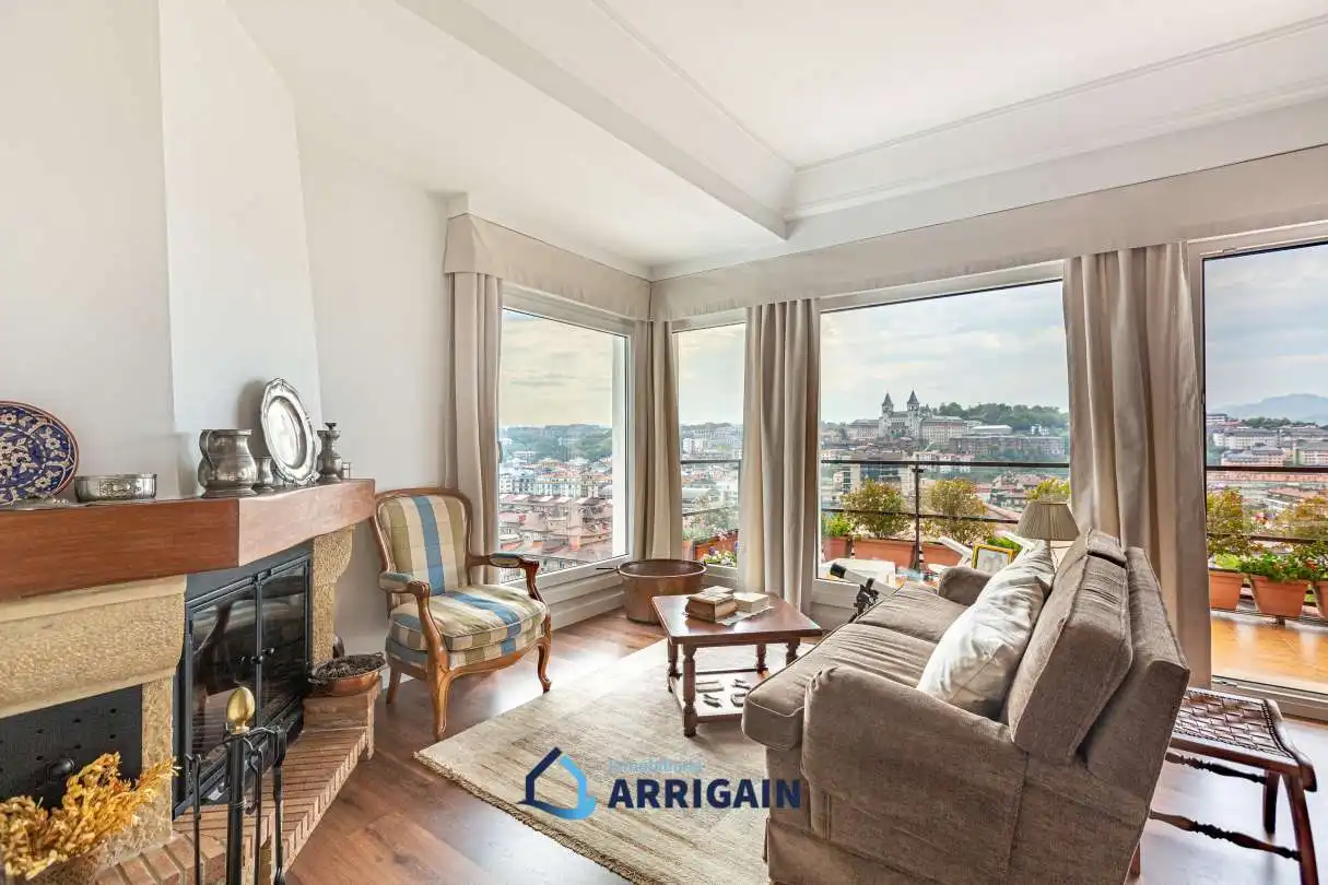 Sala de estar de Dúplex en venta en Donostia - San Sebastián  con Calefacción, Jardín privado y Terraza