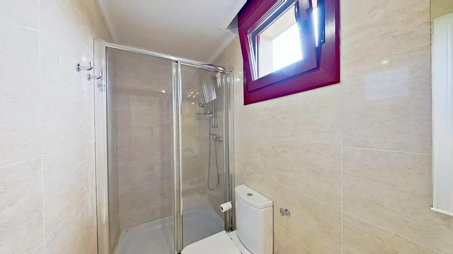 Baño de Ático en venta en Santander con Calefacción, Jardín privado y Parquet
