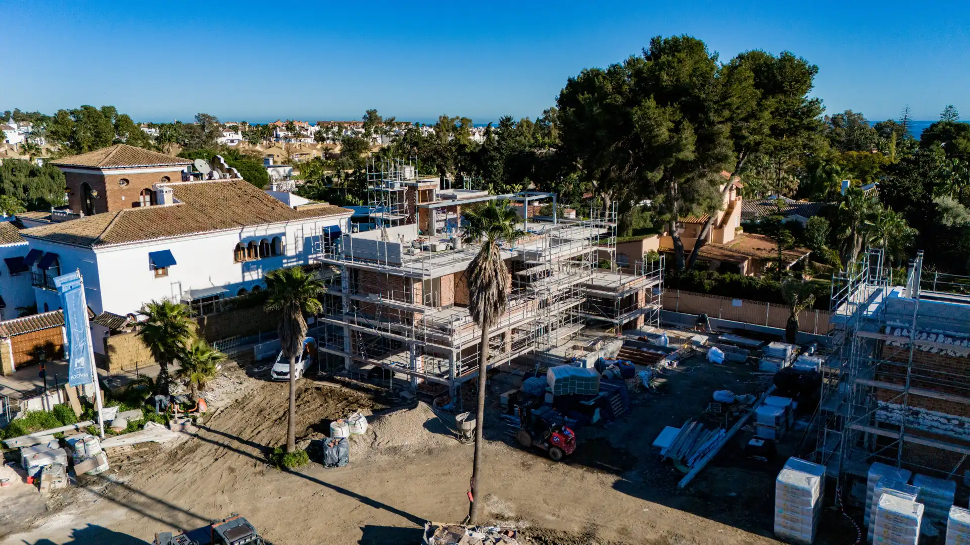 Außenansicht von Haus oder Chalet zum Verkauf in Marbella mit Klimaanlage, Heizung und Privatgarten