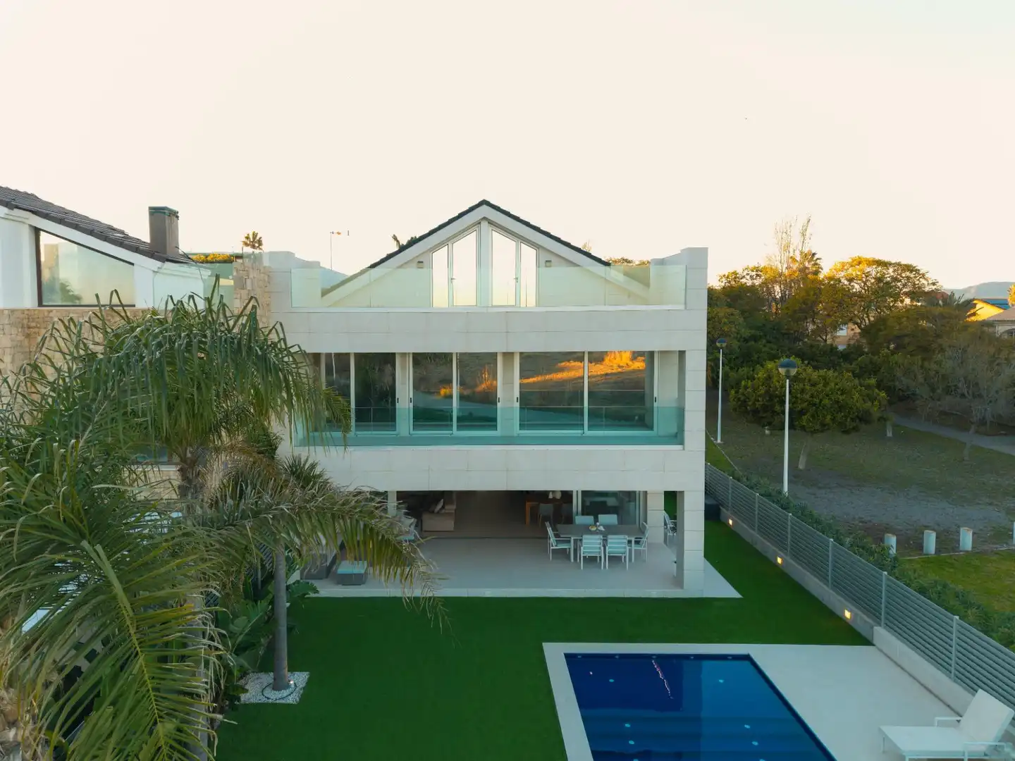 Vista exterior de Casa o xalet en venda en Sagunto / Sagunt amb Aire condicionat, Calefacció i Jardí privat