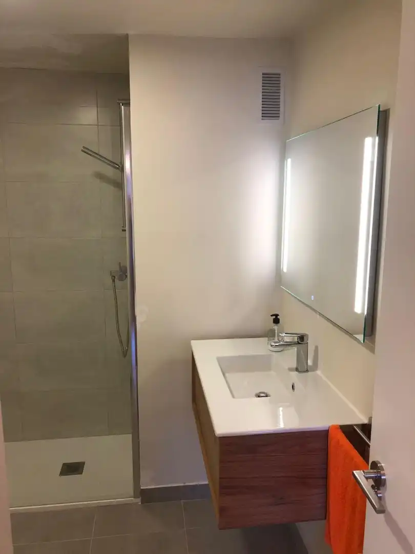 Baño de Piso de alquiler en Dénia con Parquet, Terraza y Trastero