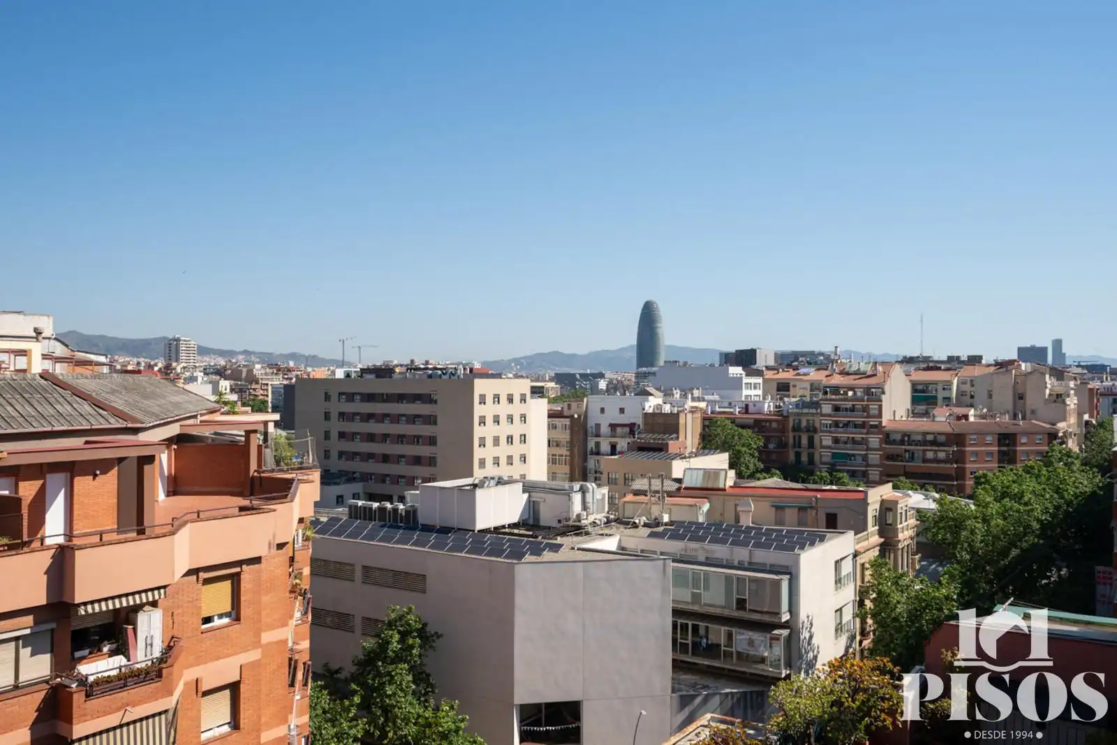 Vista exterior de Ático en venta en Barcelona con Aire acondicionado, Calefacción y Parquet
