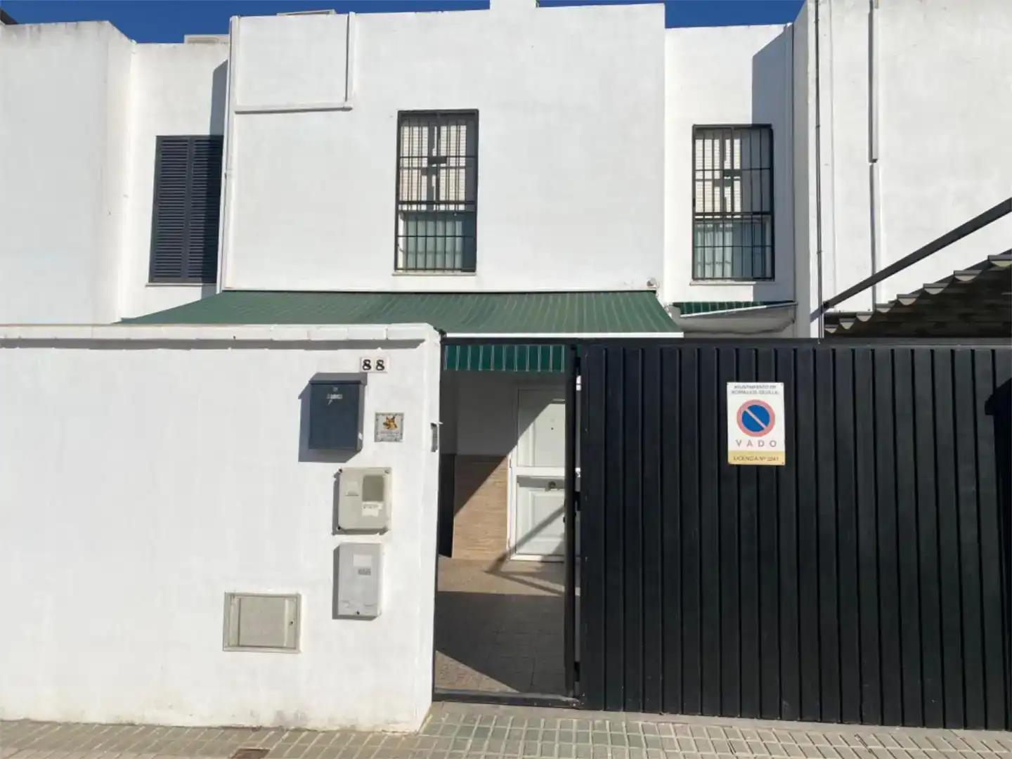 Exterior view of Houses for share in Bormujos  with Air Conditioner, Private garden and Storage room