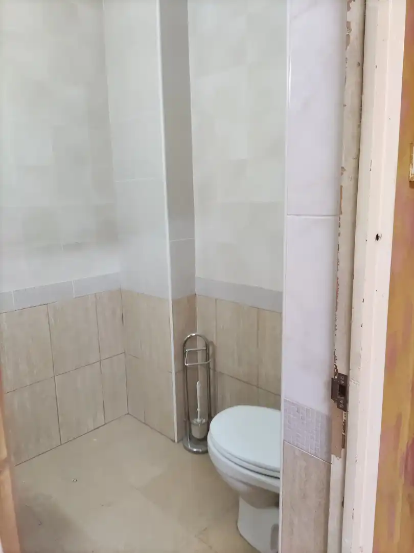 Bany de Local en venda en La Roca del Vallès