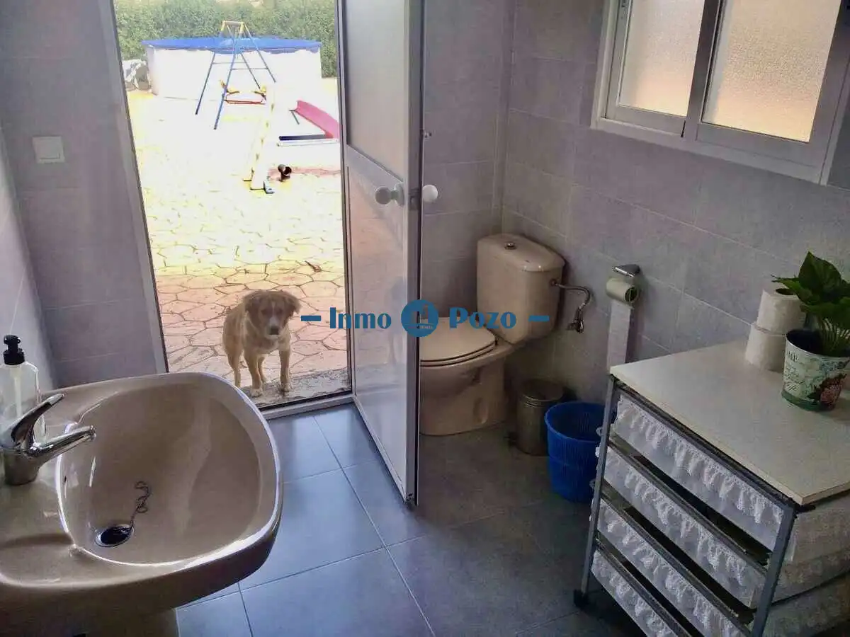Bathroom of Houses for sale in Almendralejo  with Air Conditioner, Terrace and Storage room