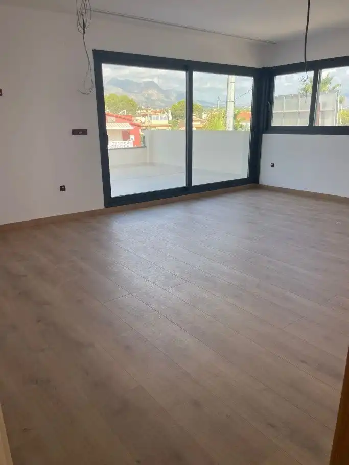 Sala de estar de Casa o chalet en venta en L'Alfàs del Pi con Aire acondicionado, Calefacción y Jardín privado
