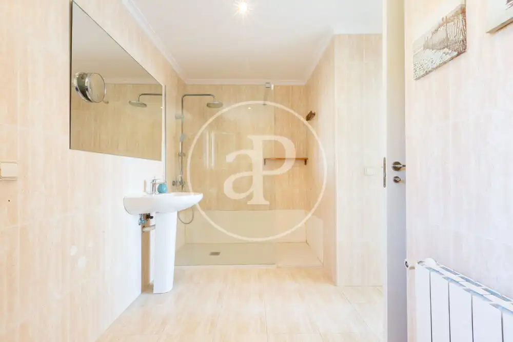 Bathroom of Houses for sale in Chiva  with Heating, Private garden and Terrace