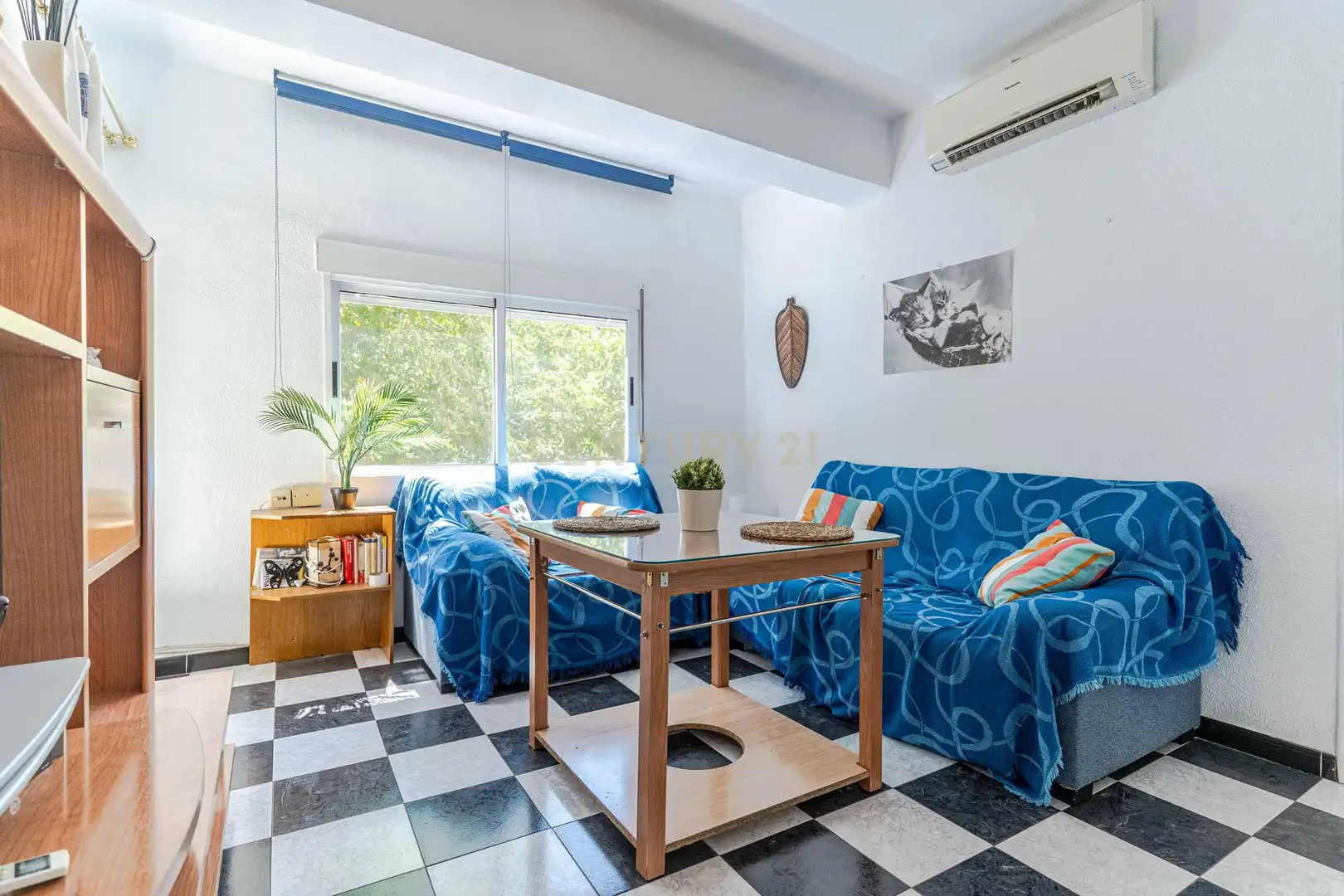 Living room of Flat for sale in Granada  with Air Conditioner and Balcony