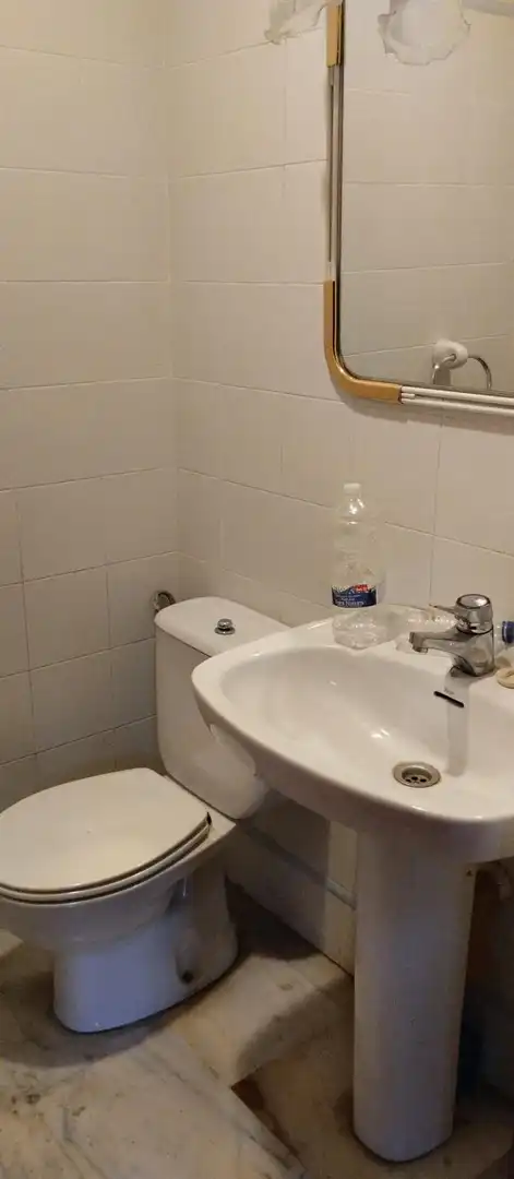 Bany de Local en venda en Córdoba amb Aire condicionat